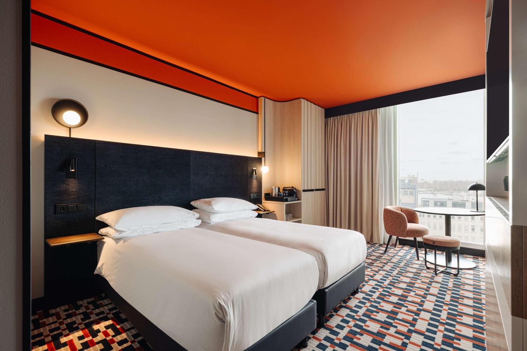 Doubletree By Hilton Amsterdam Centraal Station Hotel Bagian luar foto