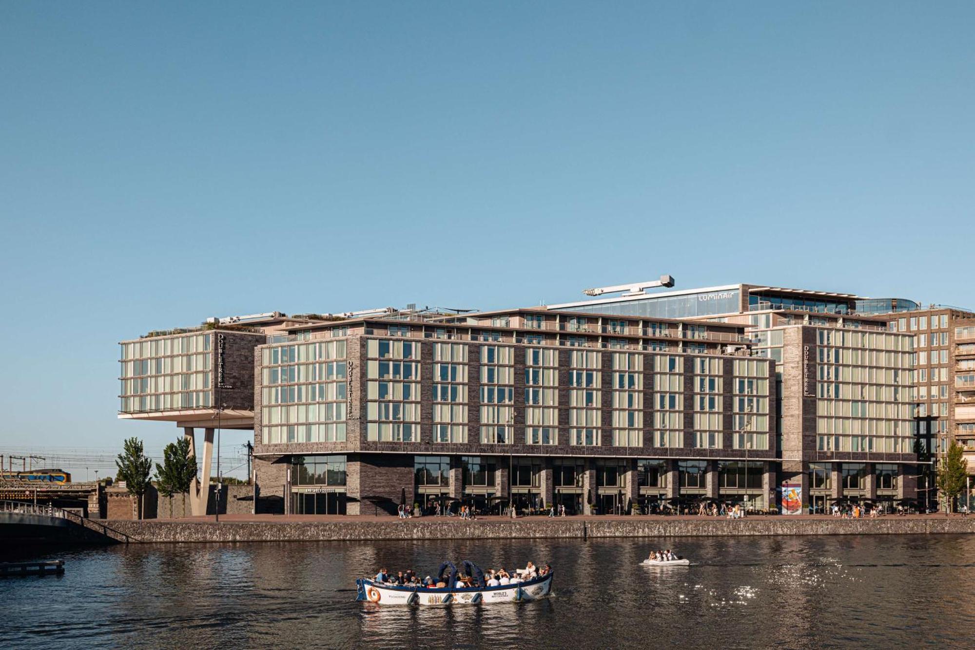 Doubletree By Hilton Amsterdam Centraal Station Hotel Bagian luar foto