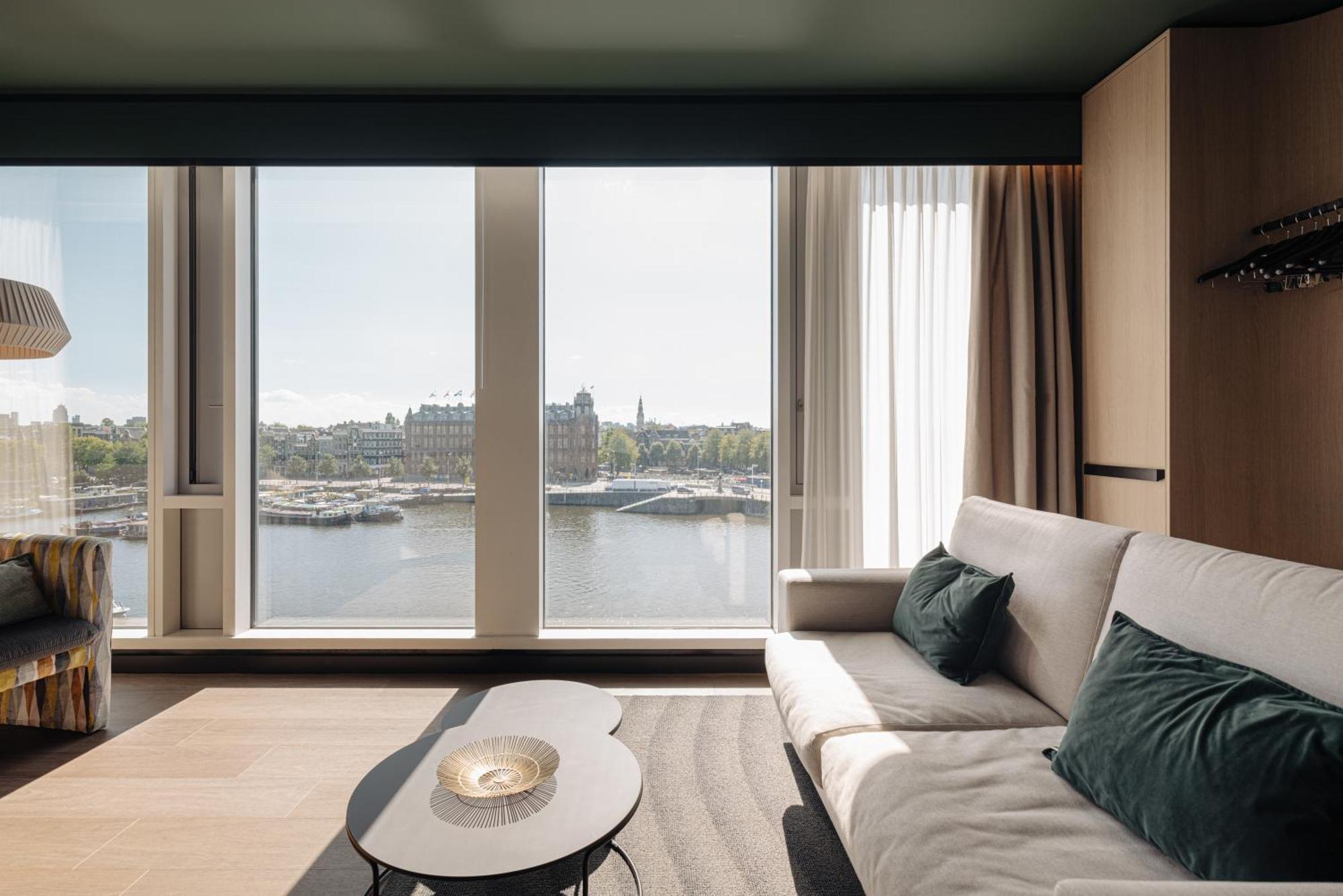 Doubletree By Hilton Amsterdam Centraal Station Hotel Bagian luar foto