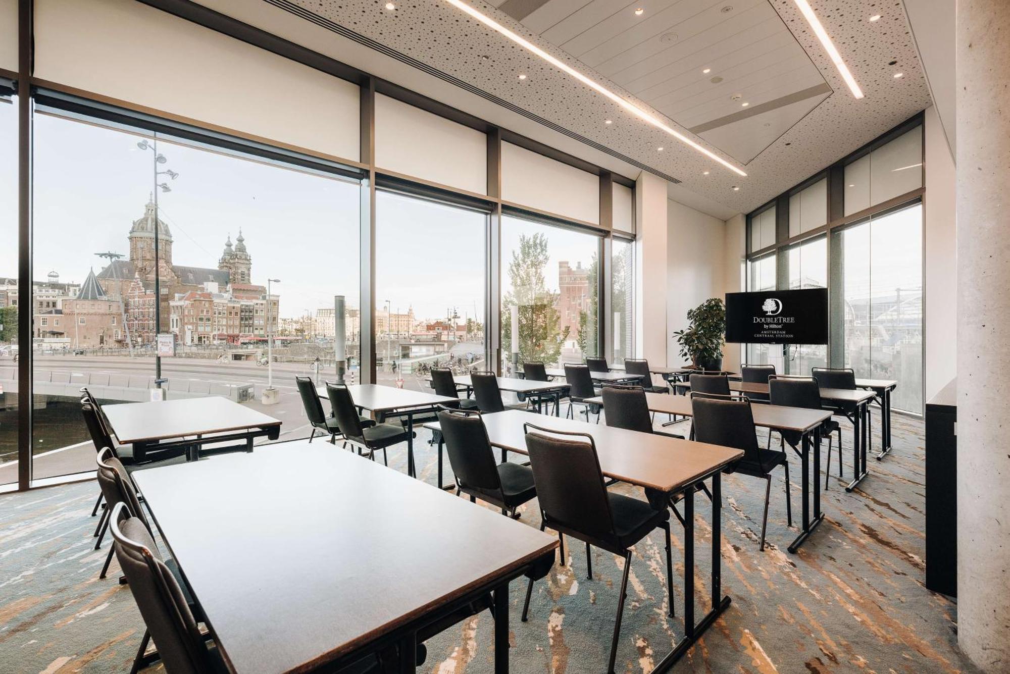 Doubletree By Hilton Amsterdam Centraal Station Hotel Bagian luar foto