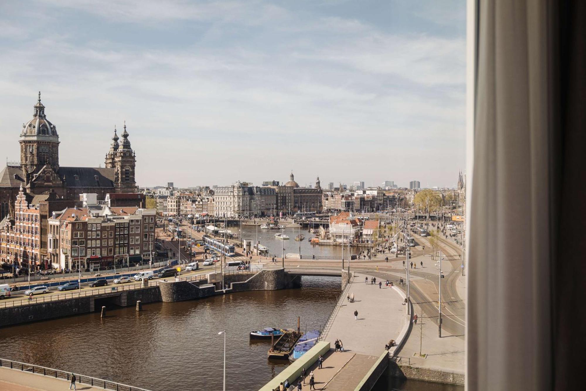 Doubletree By Hilton Amsterdam Centraal Station Hotel Bagian luar foto