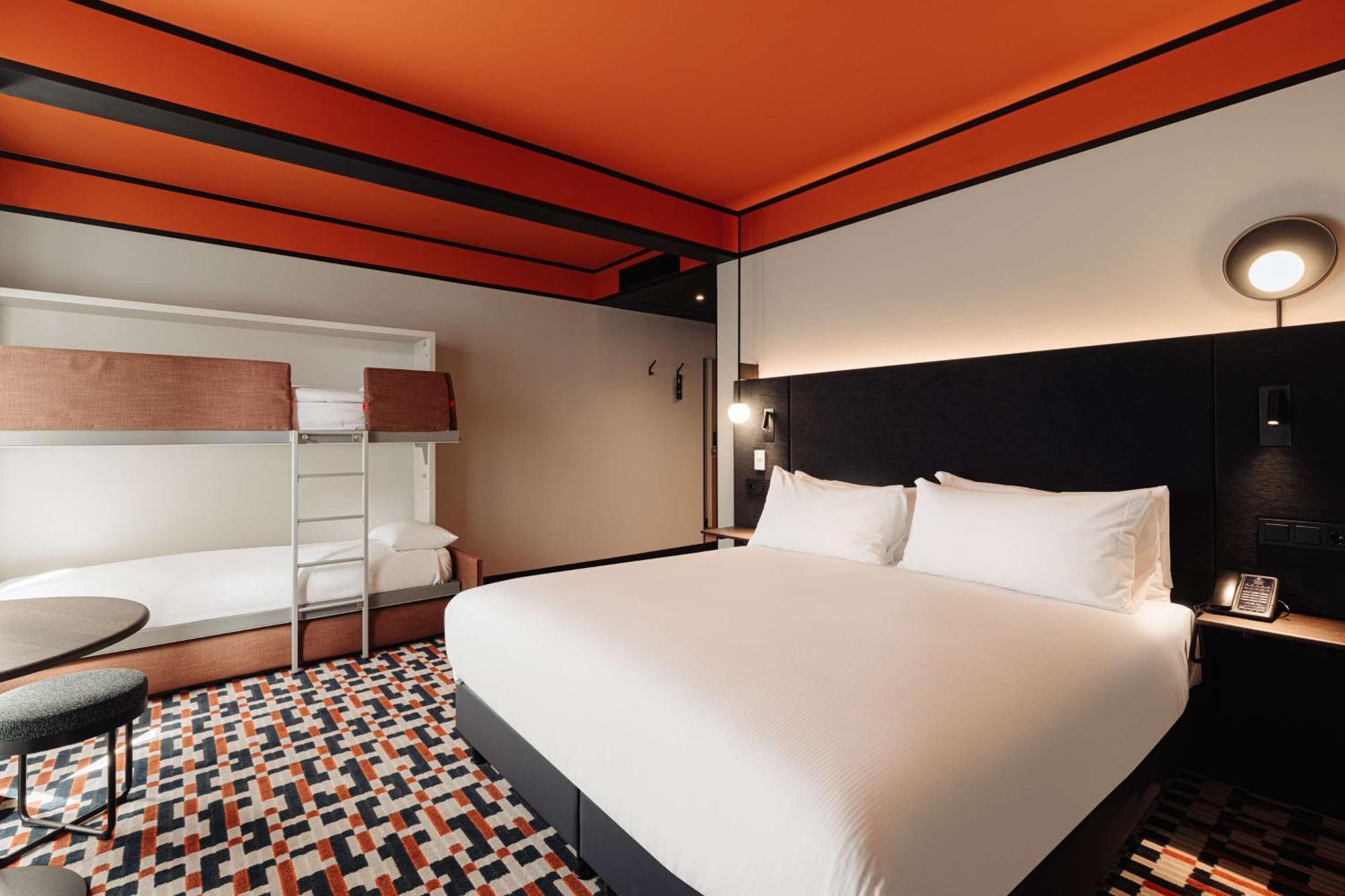 Doubletree By Hilton Amsterdam Centraal Station Hotel Bagian luar foto