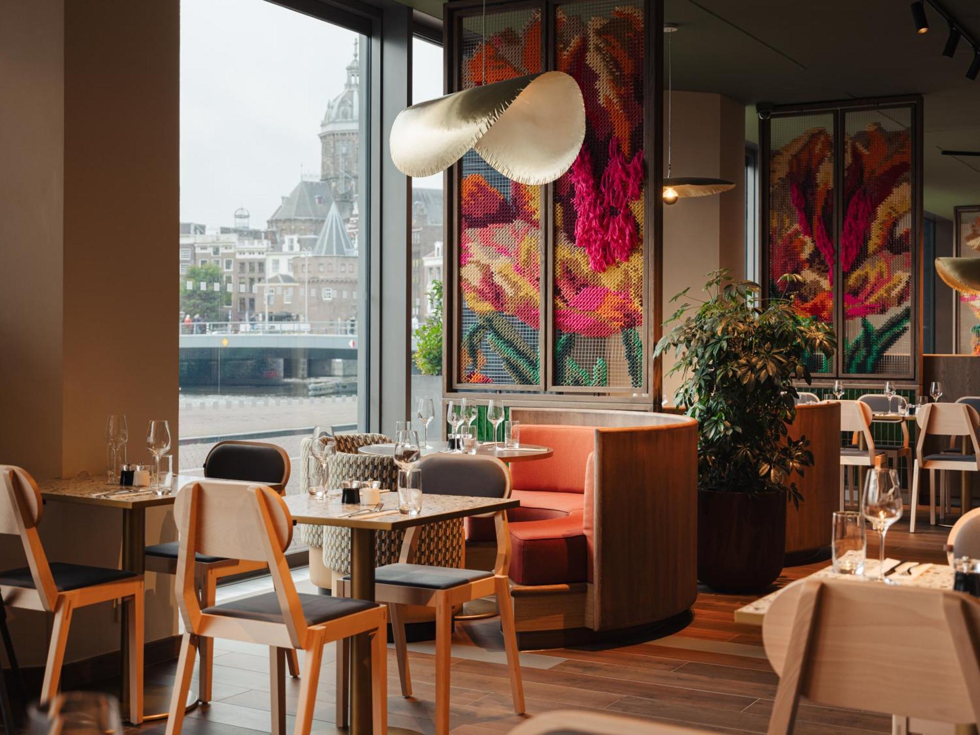 Doubletree By Hilton Amsterdam Centraal Station Hotel Bagian luar foto